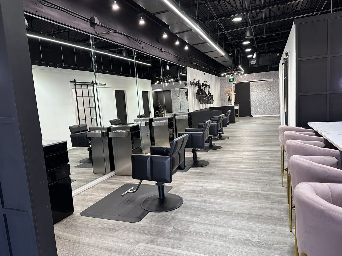 1kariahsalon's tweet photo. Relax and enjoy the ultimate hair experience with us! Say goodbye to crazy rules and hello to professionalism, top notch skills, and cleanliness. We believe getting pretty should be enjoyable, not stressful. Book your appointment with ease today! https://t.co/gRpHTuO1ED