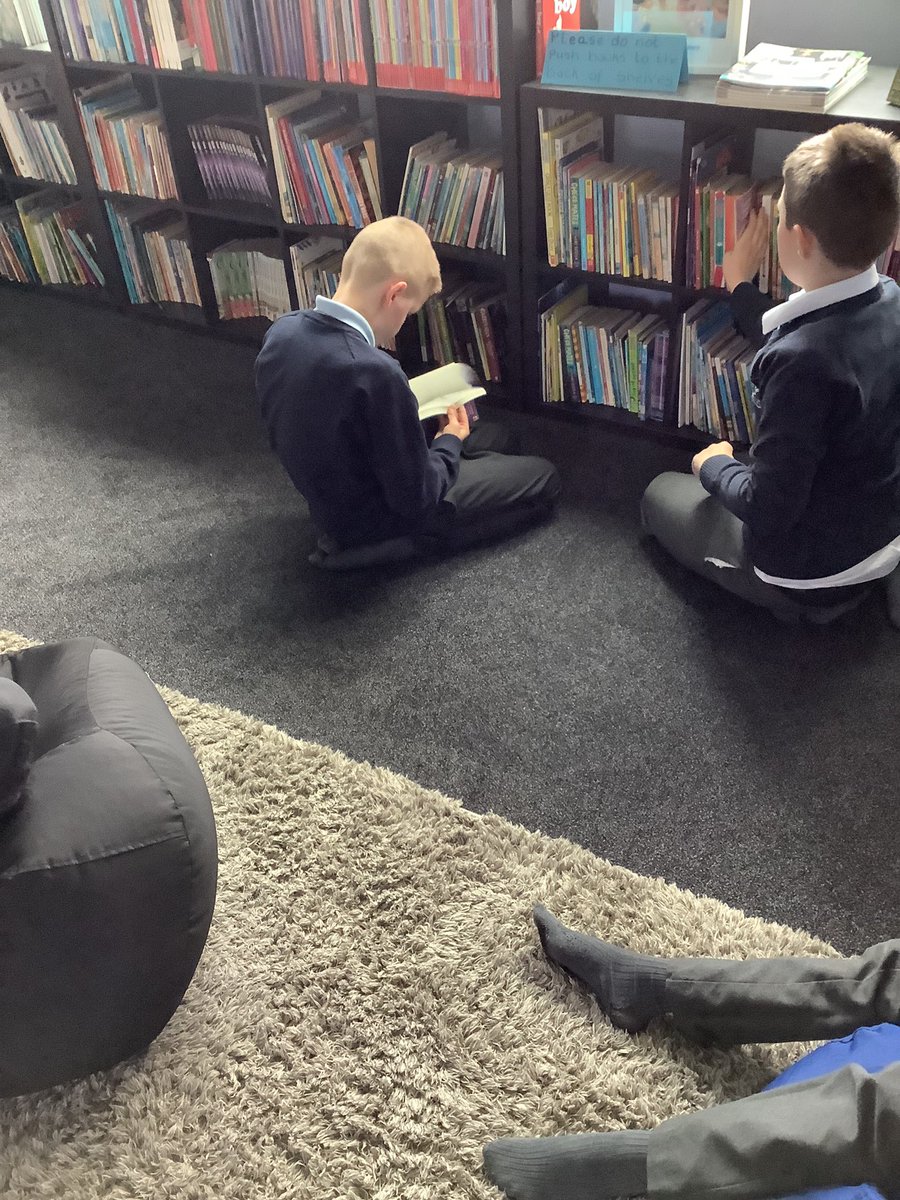Taking some time to read for pleasure #EnglishOLOL #MakeADifference @6RM_MissRoss @OLOL_DeputyHead @ololprimary_HT