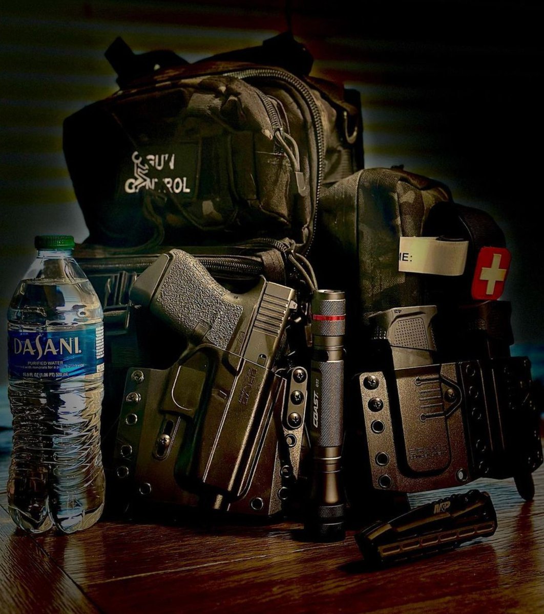 BravoHolsters's tweet photo. When you travel , what do u keep in your bag
repost from @section8tactical
#glock43 #extramags #knife #ifak #water #bleedstop #extramedicalsupplies #bravoconcealmentholsters #fuckguncontrol #2a #tournaquet #blackmulticam #manpurse #gobag #travel #stayready #merica🇺🇸 https://t.co/qlYkM7rOtn