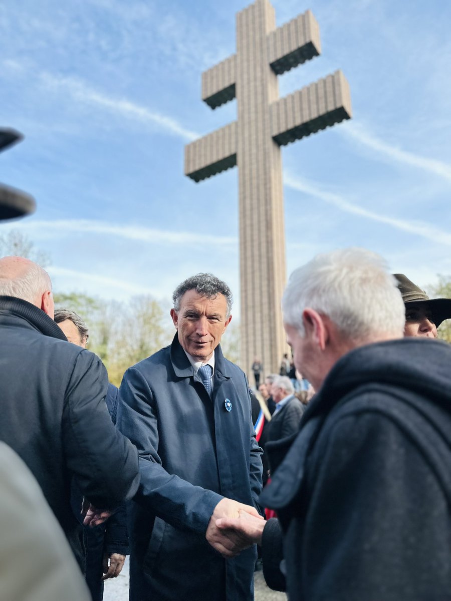 Franck_LEROY_'s tweet photo. Nous commémorons aujourd’hui le 53ème anniversaire de la mort du Général de Gaulle à Colombey-les-Deux-Églises. 

Il était l’incarnation de la résistance, du courage, de la grandeur de la France.

Souvenons-nous.  

En sa mémoire, en son honneur. https://t.co/Gan2IHs8t0
