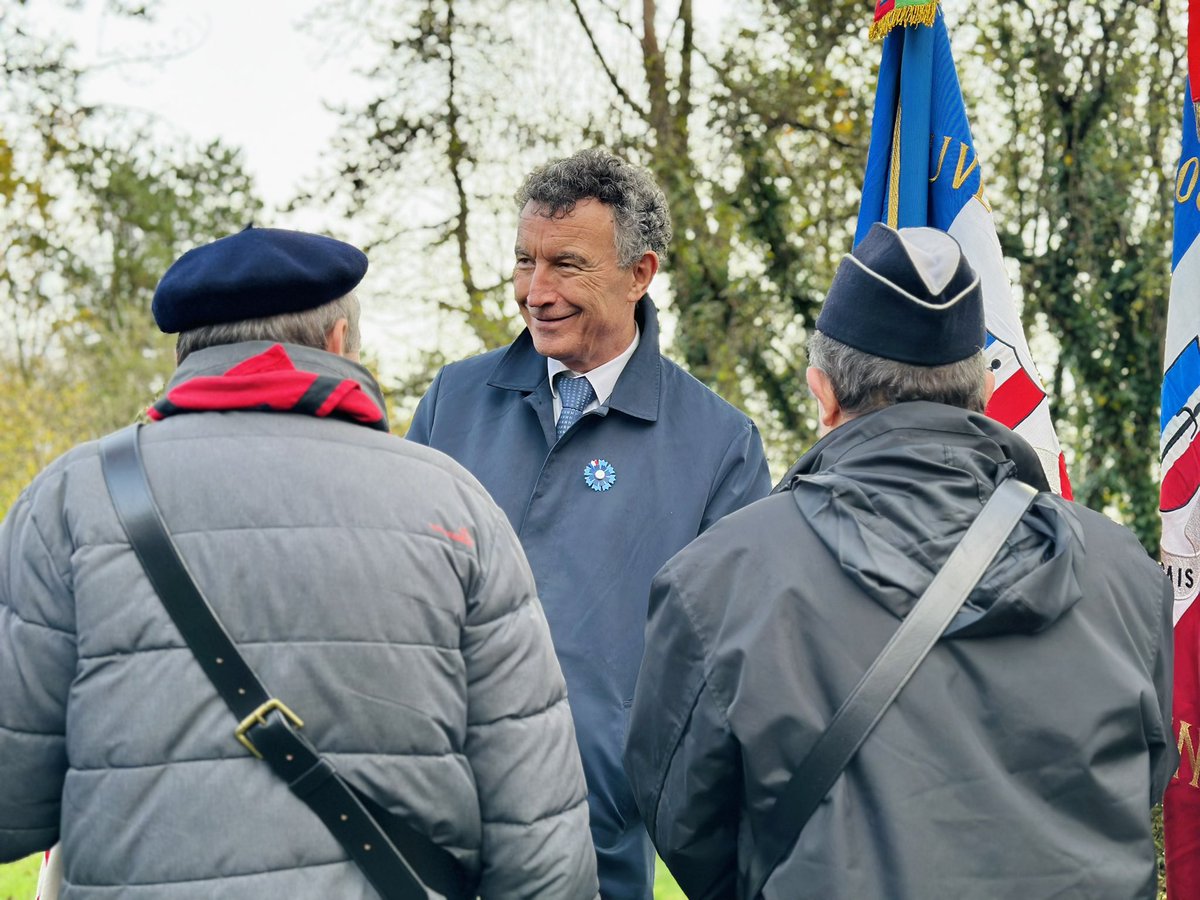 Franck_LEROY_'s tweet photo. Nous commémorons aujourd’hui le 53ème anniversaire de la mort du Général de Gaulle à Colombey-les-Deux-Églises. 

Il était l’incarnation de la résistance, du courage, de la grandeur de la France.

Souvenons-nous.  

En sa mémoire, en son honneur. https://t.co/Gan2IHs8t0