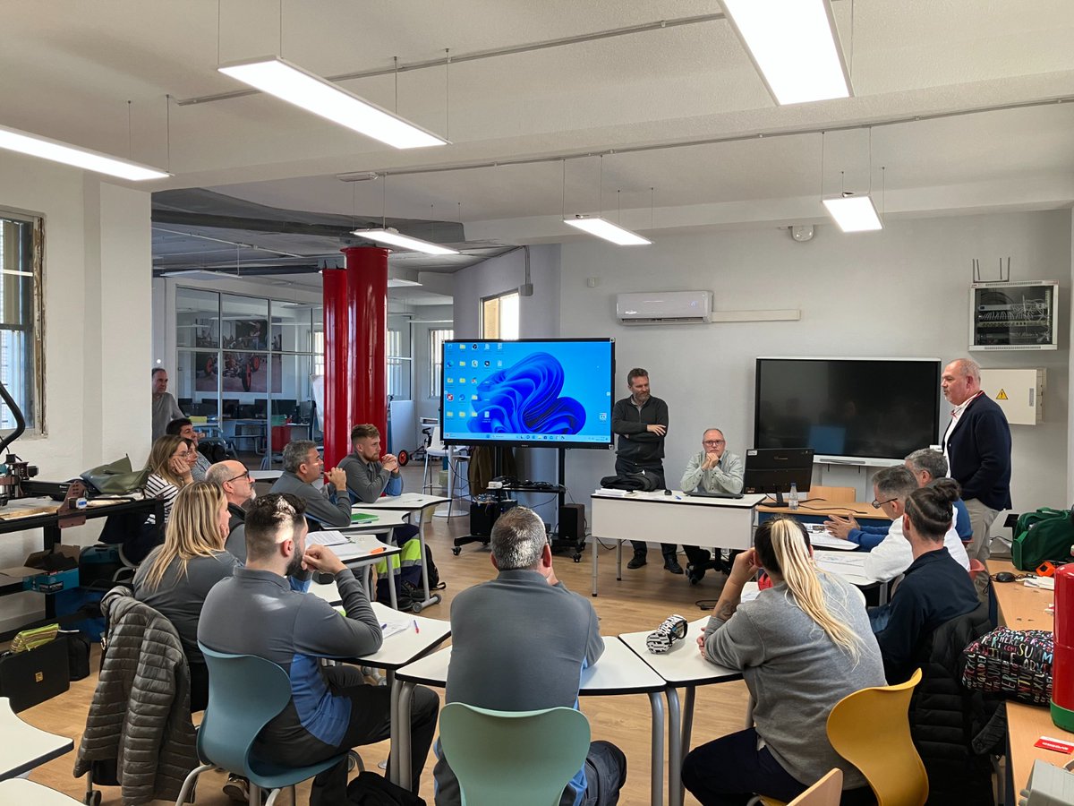 Encuentro personal de <a href="/Aguasvira/">Aguasvira</a> <a href="/Emasagra/">Emasagra</a> con docentes y alumn@s <a href="/IESPinosPuente/">IES Pinos Puente</a> del Ciclo FP DUAL en redes y estaciones de tratamiento de #Aguas .
Esta iniciativa es una apuesta única en #AndalucíaOriental