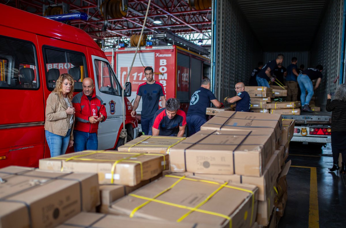 🧑‍🚒 La delegación onubense de Bomberos Unidos sin Fronteras ha enviado un tráiler de ayuda humanitaria a Marruecos🇲🇦, donde aún sufren las consecuencias del terremoto que asoló el país en septiembre.

🤝Nuestros bomberos son los mejores embajadores que podría tener Huelva
