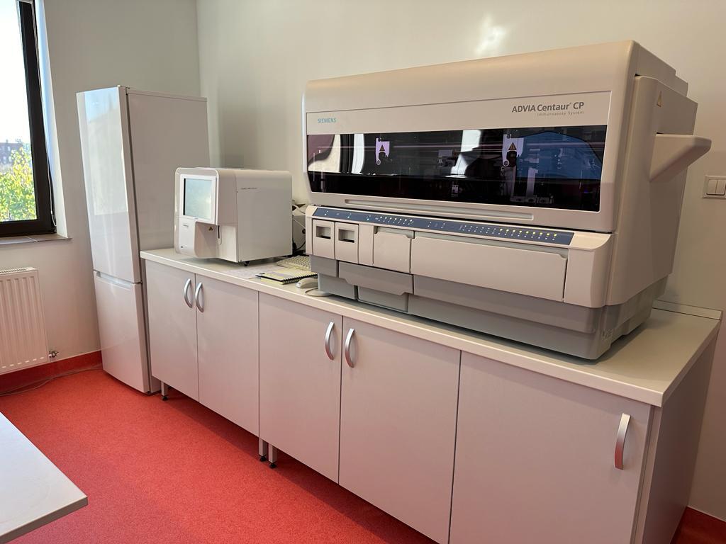 MedisprofNews's tweet photo. 🔬 Thrilled to announce our new blood analysis lab for Medisprof patients—cutting wait times by 50%! Faster results mean less stress, quicker treatments, and enhanced clinical efficiency. 🕰
#Medisprof #HealthcareInnovation #OncologyRomania https://t.co/Or6QCKuO4W