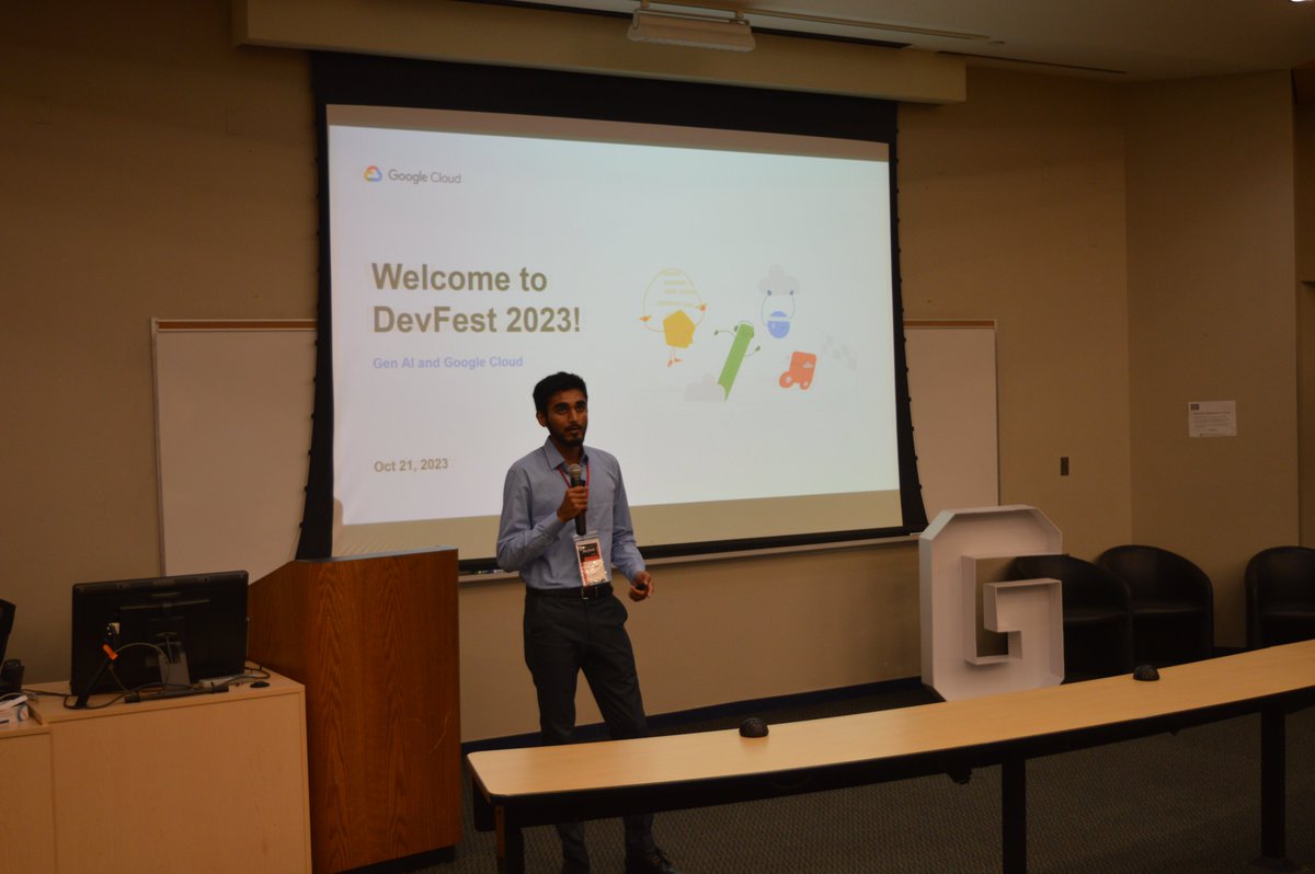 gdgcloudtoronto's tweet photo. Ketan Joshi, Solutions Consultant at Google, enlightened us with Artificial Intelligence, Machine Learning and Deep Learning, showcasing their real-world applications for efficiency. Do you embrace AI in your life?
#gdg #google #googledevelopers #georgebrowncollege #startgbc https://t.co/4yh042W4vA