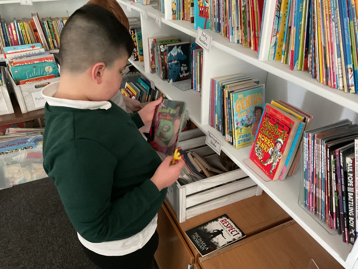 Bridgeview_Hull's tweet photo. #ClassPeace visited the school library today. CN said he was excited to get another book so he can learn more about gaming.📚 https://t.co/qdOKGznuNd