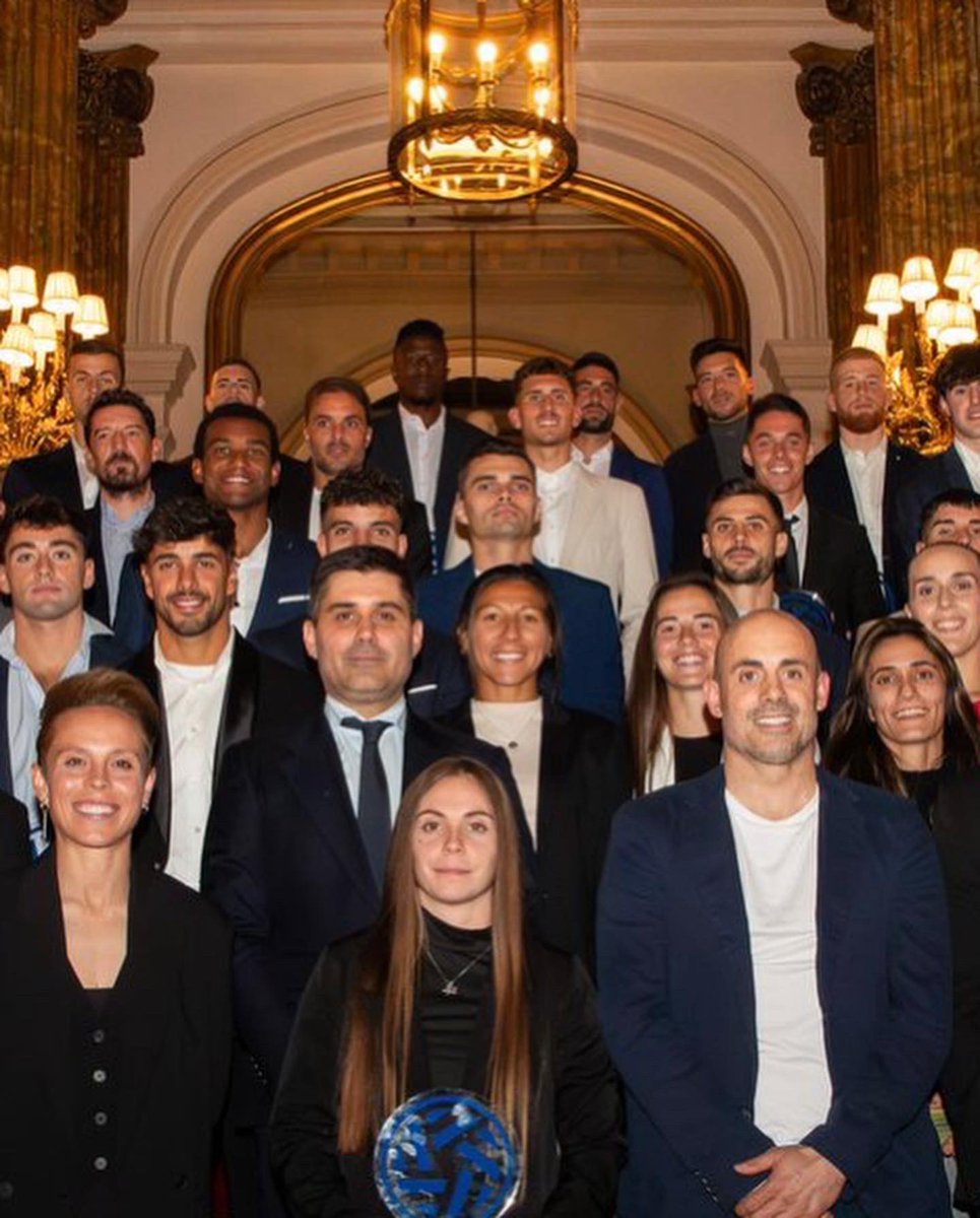 Es un orgullo poder recibir este premio de la mano de <a href="/afefutbol/">AFE</a> , un día muy especial el que nos hicisteis sentir. 

Gracias a todos mis compañeros e integrantes de todo el <a href="/CDManchegoCReal/">Club Deportivo Manchego</a> por la pasada temporada, sois parte de este galardón también.