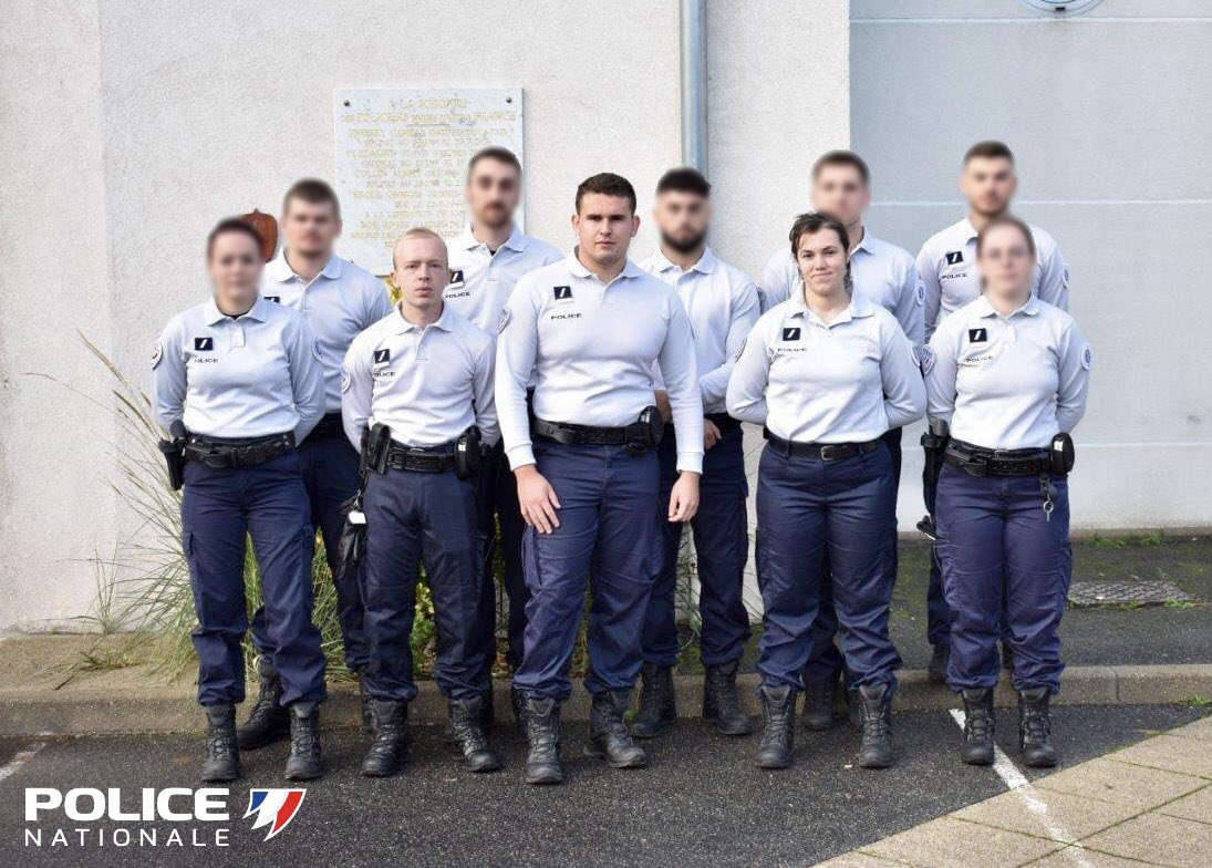 PoliceNat45's tweet photo. [#RenfortPolice]
Depuis lundi 6 novembre, 10 nouveaux #policiers nationaux, de la 168e promotion, sont venus renforcer les effectifs de #Montargis. 
▶️Bienvenue à ces jeunes recrues motivées pour découvrir le terrain et renforcer la sécurisation de la population montargoise. https://t.co/xR8gnU72LS