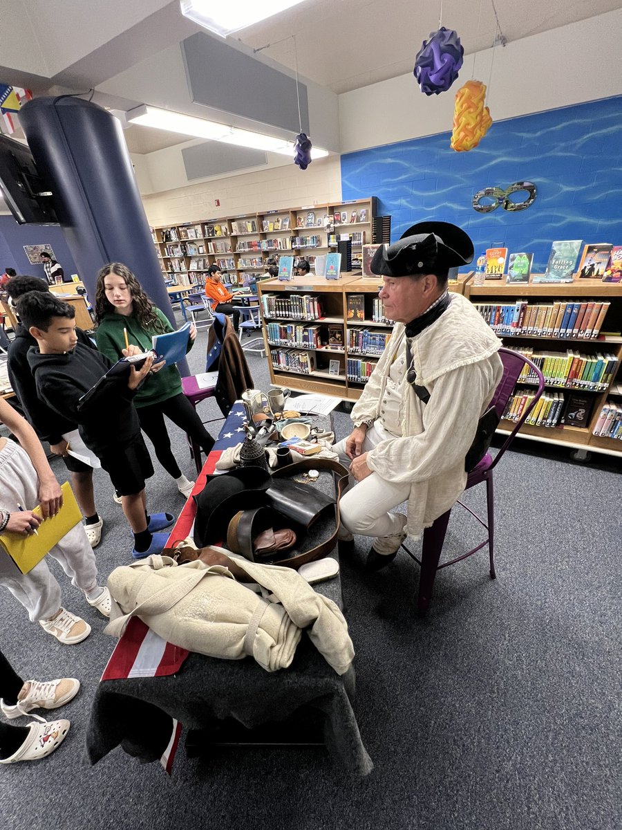 NMRusso12's tweet photo. History comes alive at BMS! @tierneybethel @WatsonBryan7 https://t.co/VRSWSwVdcC