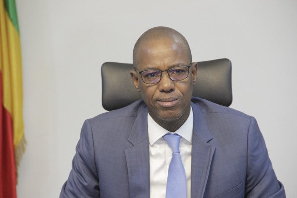HamzabSow1's tweet photo. Selon le magazine Croissance Afrique, le Mali obtient 30milliards de FCFA sur le marché financier de l’UMOA. Cet argent va probablement servir à acheter du gasoil pour les groupes de l’EDM.
Ma question est la suivante: 
Pourquoi on a pas été prendre ce crédit chez les russes? https://t.co/Pj5AdgP8k7