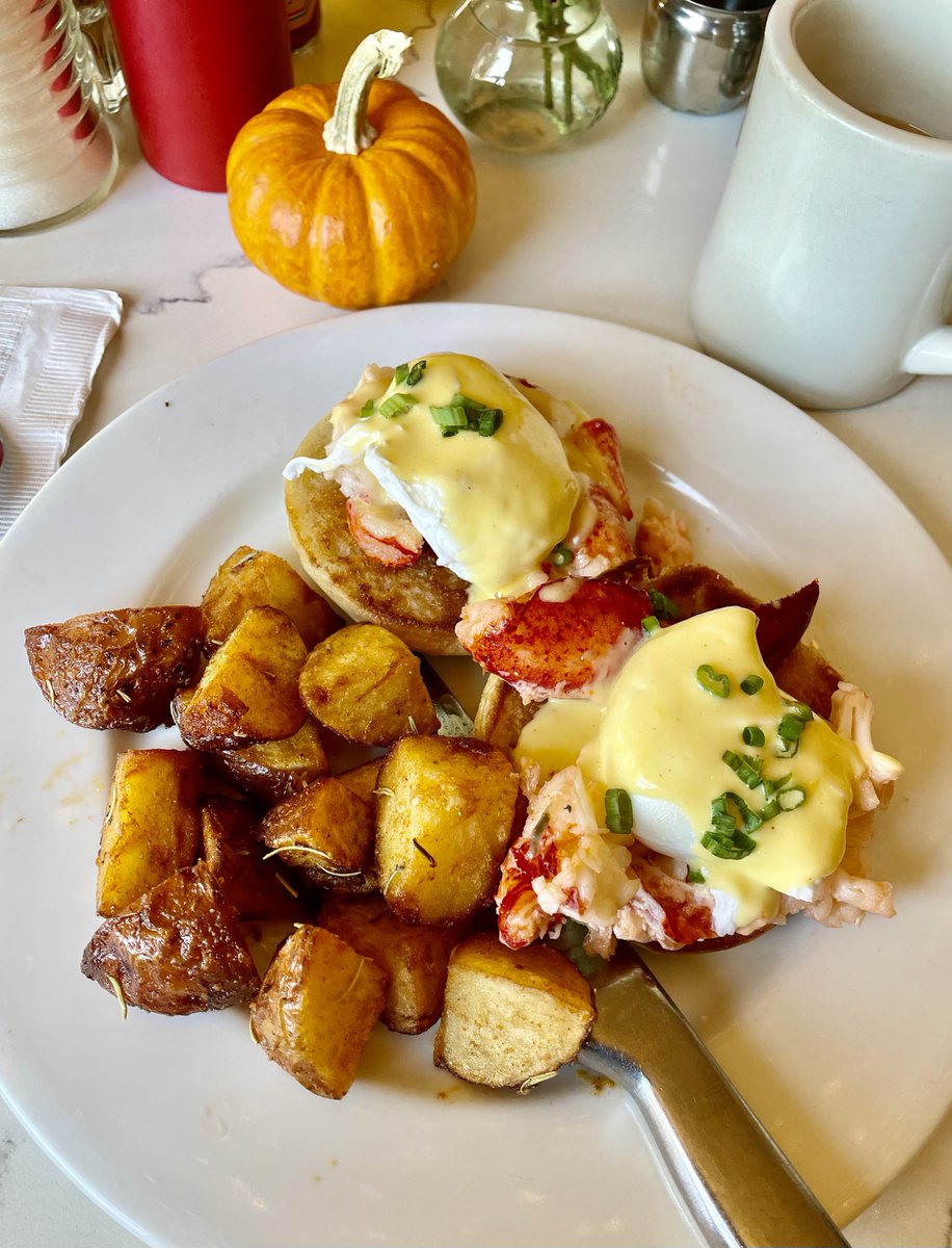Nice breakfast at Liz's Cafe Anybody's Bar in Provincetown, MA 🍳🥞👍🏼

#FoodMemories #SashaEats #foodie #SashaInPtown #ThrowbackThursday
