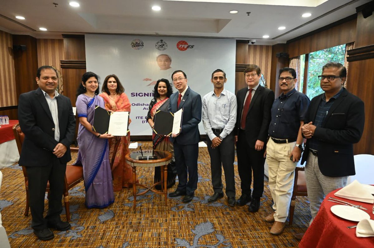 SDTEOdisha's tweet photo. #Odisha is at the forefront, shaping the future of #SkilledInOdisha by embracing technology &amp; navigating the dynamic global markets.
The collaboration with #ITEES Singapore as a knowledge partner is ushering in transformative changes for holistic growth among the youth of #Odisha https://t.co/RkcXB1LrA2