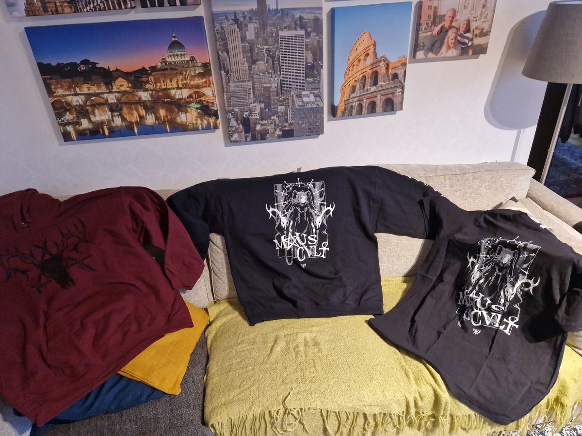 MsMirandaMouse's tweet photo. My #shocktober shirts arrived today :)
October is truly the best time of year cause of your awsome designs @indeimaus &amp; @sallie_ai https://t.co/w5kuZ76M1v