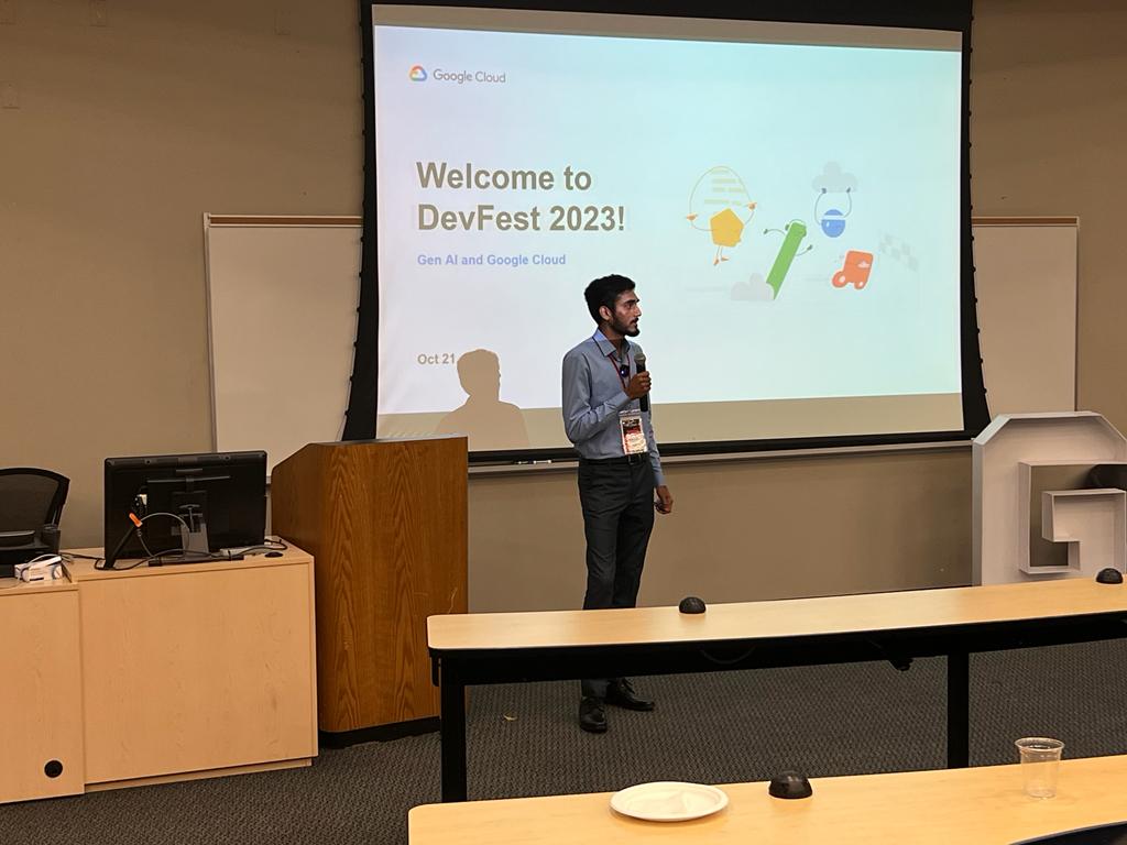 gdgcloudtoronto's tweet photo. Ketan Joshi, Solutions Consultant at Google, enlightened us with Artificial Intelligence, Machine Learning and Deep Learning, showcasing their real-world applications for efficiency. Do you embrace AI in your life?
#gdg #google #googledevelopers #georgebrowncollege #startgbc https://t.co/4yh042W4vA