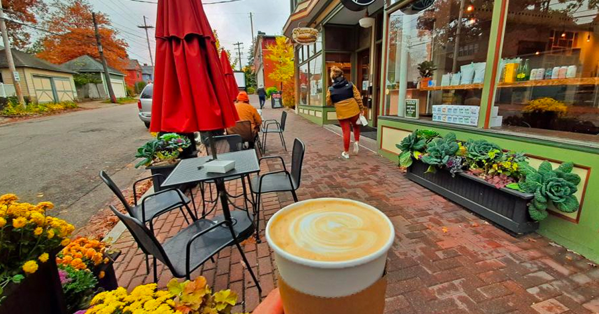 Make the rounds in Grand Rapids for a great cup of joe on a fall day. 

puremi.ch/49mDTvC  #PureMichigan #KeepFallFresh #SupportLocalMI @ExperienceGR