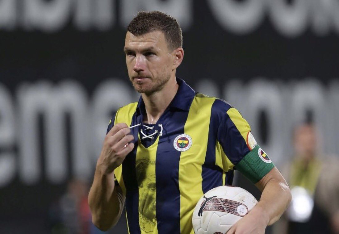 VerKaç Digital (@verkacdigital) on Twitter photo 🟡🔵Edin Dzeko, Fenerbahçe'ye daha fazla odaklanmak için Bosna Hersek Milli Takımı'ndan Kasım fikstürü için affını istedi.
Dzeko, milli arada İstanbul'da kalıp takımla beraber olmak istiyor.
(<a href="/necatialbayrak5/">Ömer Necati Albayrak</a>) 🟡🔵Edin Dzeko, Fenerbahçe'ye daha fazla odaklanmak için Bosna Hersek Milli Takımı'ndan Kasım fikstürü için affını istedi.
Dzeko, milli arada İstanbul'da kalıp takımla beraber olmak istiyor.
(<a href="/necatialbayrak5/">Ömer Necati Albayrak</a>)