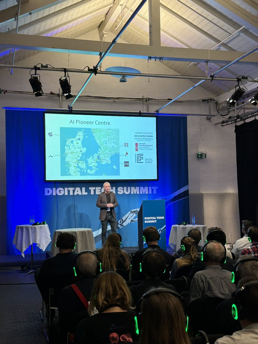 AiCentreDK's tweet photo. Co-Lead Mads Nielsen from @DIKU_Institut and Affiliate @BjorholmDahl from @DTU_Compute at the #DigitalTechSummit on the usage of AI in Medical Image Analysis for Radiology and Mammography👏 https://t.co/zSIHfRzaXj