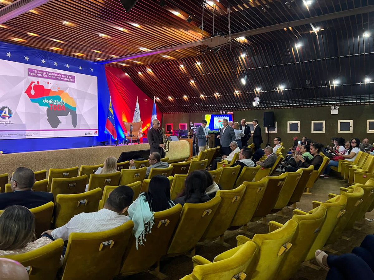 incanal_ve's tweet photo. 📍#IncanalInforma|| En el marco de nuestro #4toEncuentroSectorAcuático2023 nos encontramos a minutos de iniciar nuestro Foro presencial sobre “El Sector Acuático de cara a la Recuperación del Territorio Esequibo”, dónde contamos con la presencia
de grandes invitados y ponentes. https://t.co/RdKknmgINS