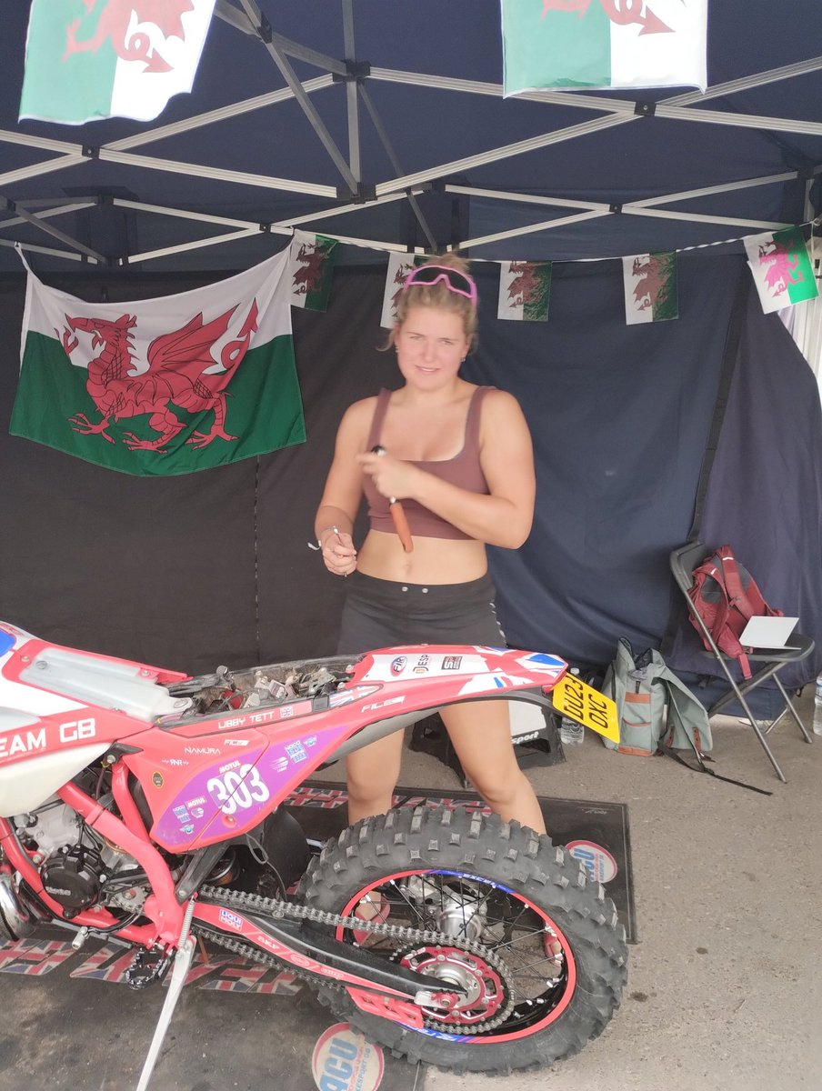 veconica's tweet image. #Sixdays 
#Gales 
Thanks