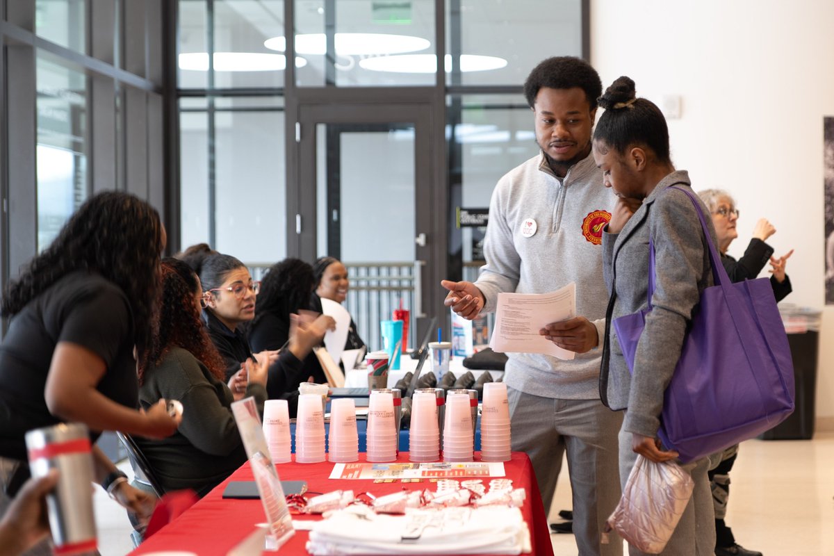 MayorBowser's tweet image. We know that one way we can show appreciation for our veterans is by making sure they have access to good-paying jobs with good benefits.

We&apos;re #DCProud of those who took the next step in their careers today at the #DCHiresVets Job Fair, and congrats to all who were hired today!
