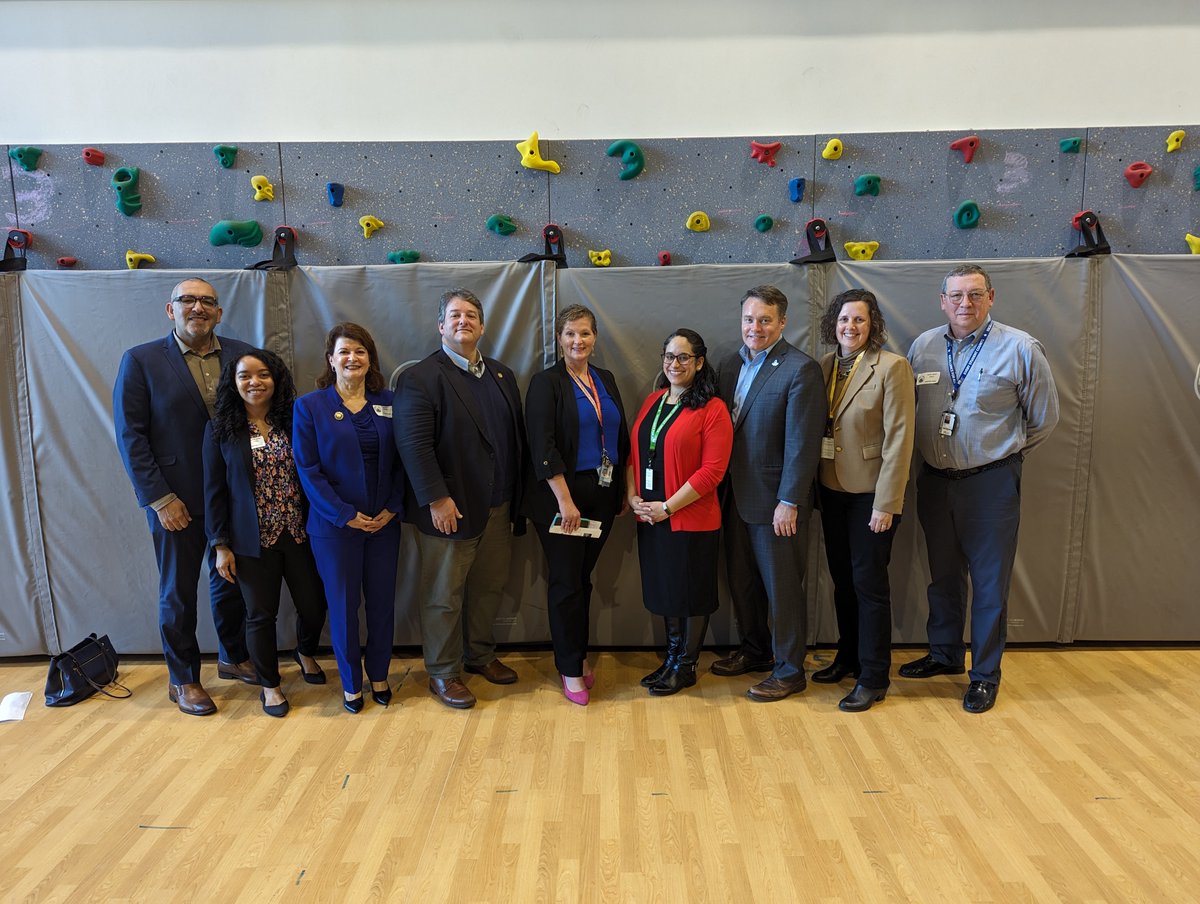 Delighted to join my delegation colleagues, <a href="/APSVaSchoolBd/">APS School Board</a> members, <a href="/Matt4Arlington/">Matt de Ferranti</a>, <a href="/SuptDuran/">Francisco Durán, Ed.D.</a>, and the principal, staff, and students at <a href="/APS_FleetES/">Fleet ES</a> to learn about the social-emotional learning model at APS. The students performed an amazing program to honor our veterans. At