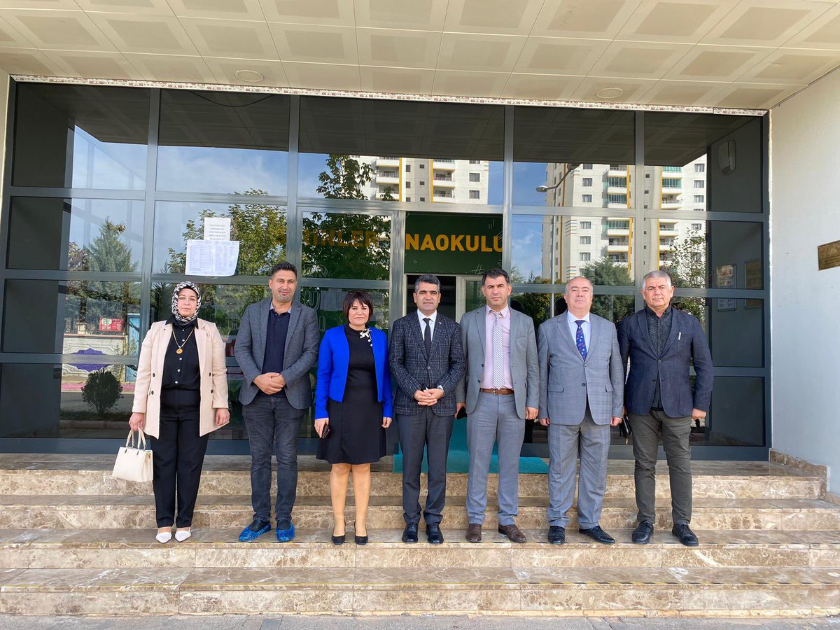 Okul ziyaretleri, geleceğe karşı sorumluluklarımızı bize hatırlatıyor ve çocuklarımızın gözlerindeki ışıltıyı görmek büyük umut aşılıyor. 

İlçe Millî Eğitim Müdürümüz Kayahan SUBAŞI okul ziyaretleri kapsamında, 
📌 Şirinler Anaokulu 
Öğretmen ve Öğrencileriyle  bir araya geldi.