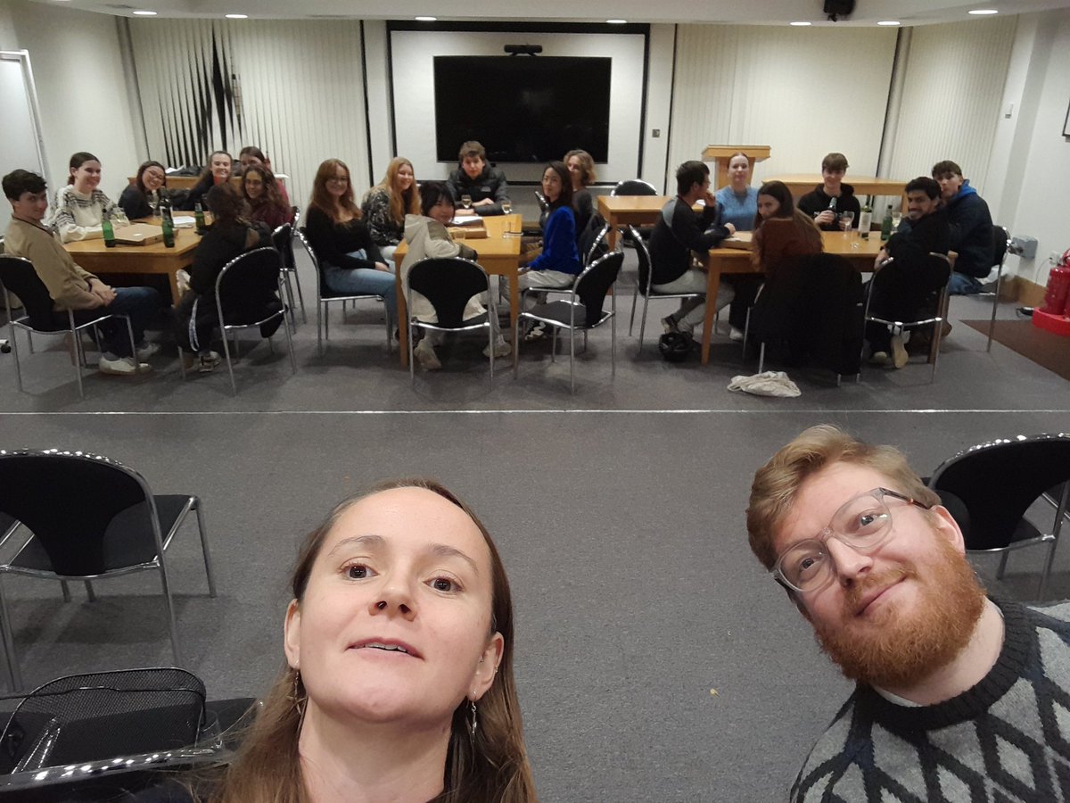 Let's hope our @StEdmundHall @OxUniEarthSci quiz is better than our selfie skills....@Cambriannelids