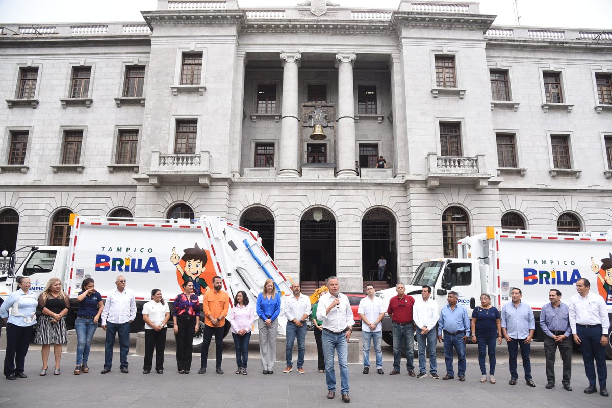 ChuchoNader's tweet photo. Con una inversión cercana a los 6 millones de pesos, esta mañana hicimos entrega de dos nuevos camiones recolectores de basura para seguir modernizando los servicios en la ciudad y que Tampico siga siendo referente nacional en limpieza.

#UnidosBrillamosMás
#TampicoBrilla https://t.co/SBiez6QYNp