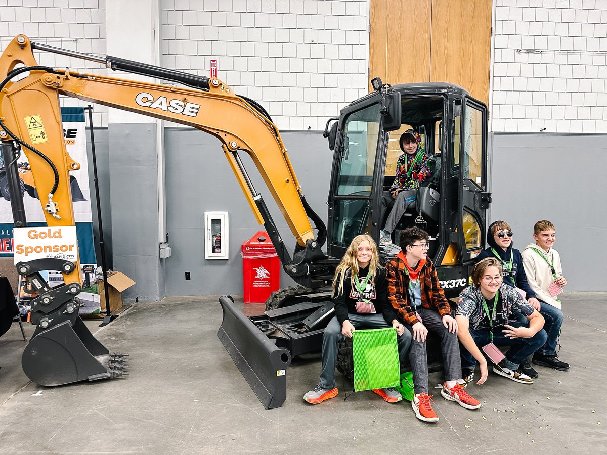 TitanCE's tweet photo. This week, members from Team Titan had the opportunity to visit the Rapid City 8th Grade Career Fair where they visited with over 1,000+ students about the many student opportunities at Titan Machinery! https://t.co/PoyKEbg7Yb