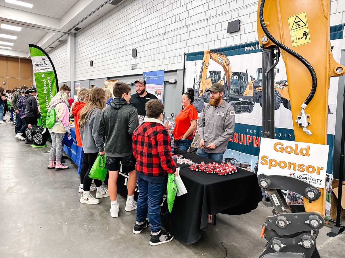 TitanCE's tweet photo. This week, members from Team Titan had the opportunity to visit the Rapid City 8th Grade Career Fair where they visited with over 1,000+ students about the many student opportunities at Titan Machinery! https://t.co/PoyKEbg7Yb