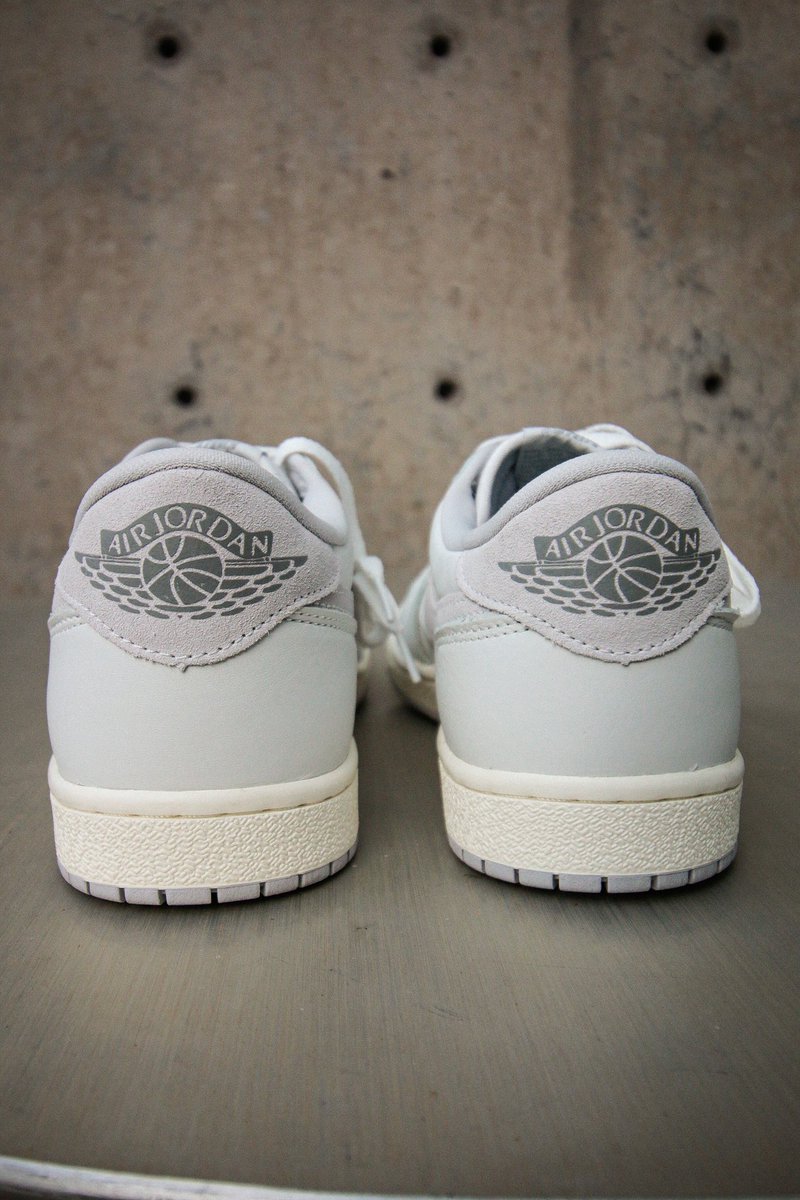 VinylCamaro's tweet photo. I’ll be treating these beauties as my go to pair of af1s 😍 #Airjordan #85low #Neutralgrey https://t.co/gZ3C01ItPZ