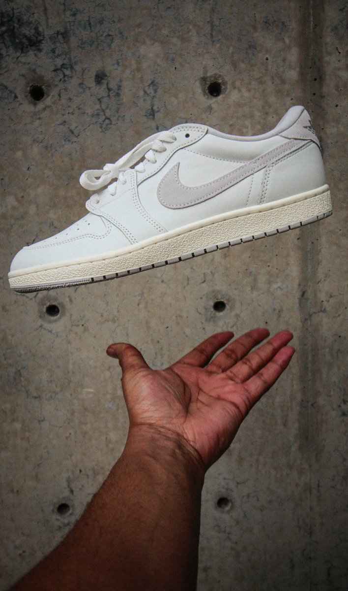 VinylCamaro's tweet photo. I’ll be treating these beauties as my go to pair of af1s 😍 #Airjordan #85low #Neutralgrey https://t.co/gZ3C01ItPZ