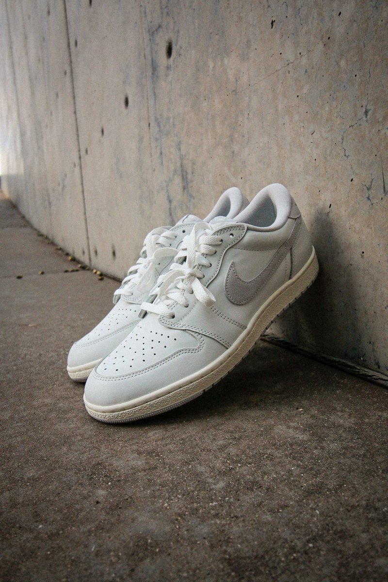 VinylCamaro's tweet photo. I’ll be treating these beauties as my go to pair of af1s 😍 #Airjordan #85low #Neutralgrey https://t.co/gZ3C01ItPZ