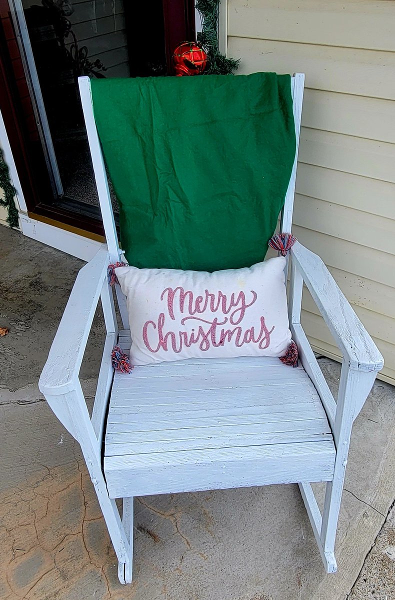 danderson_diana's tweet image. It&apos;s🎄 beginning to look a lot like…
CHRISTMAS 🎄 ☃️❄️ 
#frontporchdecor