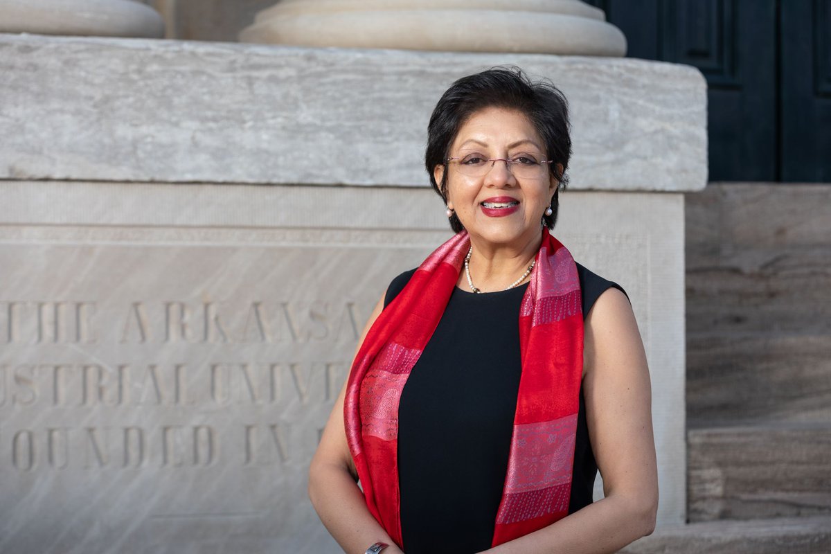 ICYMI: Ranu Jung was honored as <a href="/EY_US/">EY US</a> Innovator of the Year by <a href="/greaterbville/">Greater Bentonville Area Chamber of Commerce</a> at the 2023 NWA Tech Summit! 🏆

Jung leads #UARK's <a href="/ICubedR/">UARK I³R</a> — a hub for advanced research and innovation that's driving growth in #NWArk and #Arkansas.

#StartSomethingAR #LeadershipExcellence