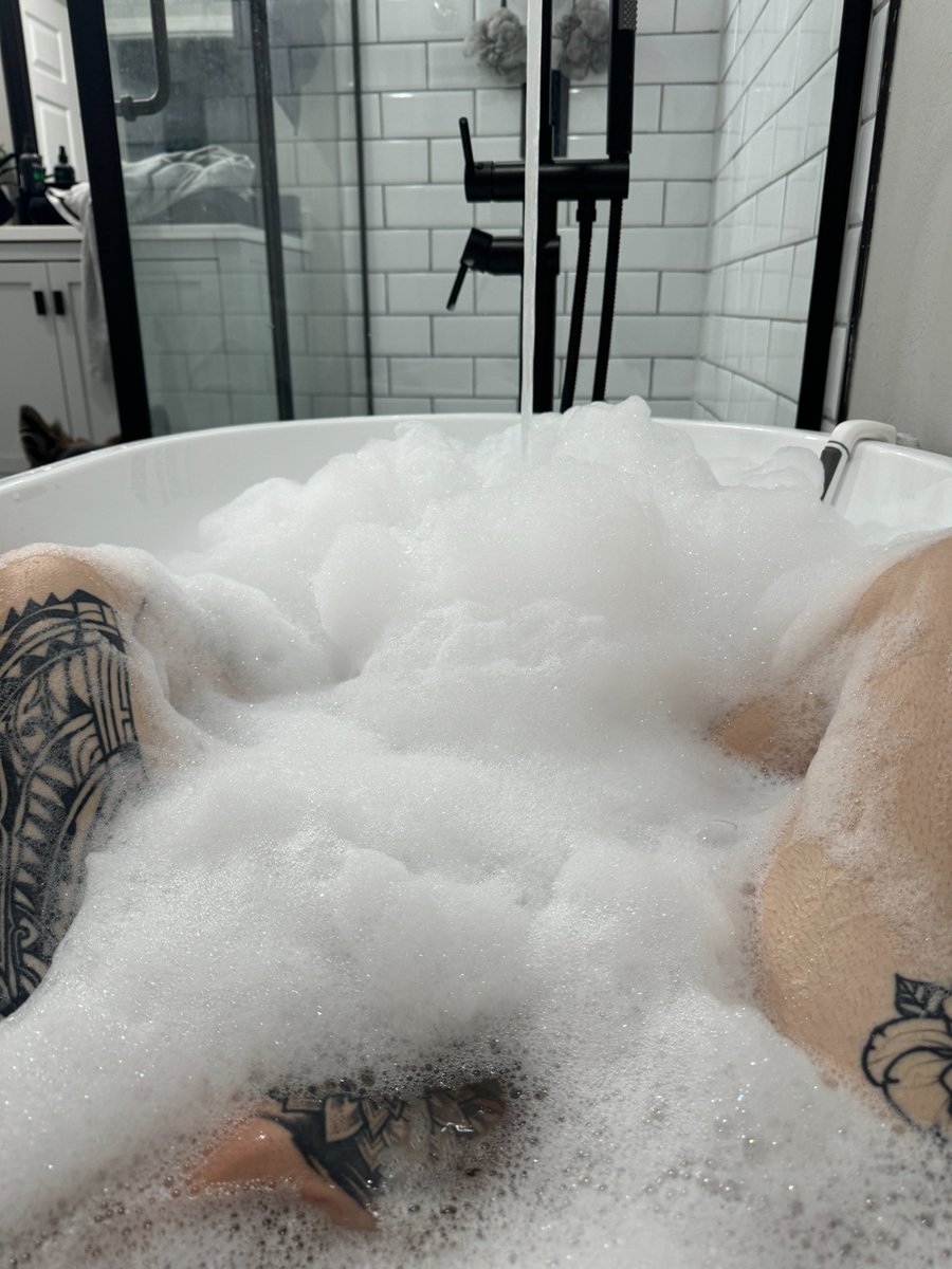 RT if you wanna give me underwater head