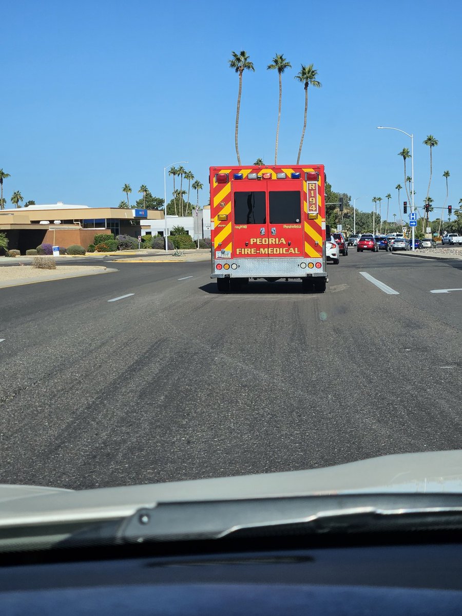 What confidence is instilled when u see your local fire dept illegally blow thru a red light at Grand Ave and Del Webb Blvd. Oh  Mayor Beck... @PeoriaFire @CityOfPeoria
