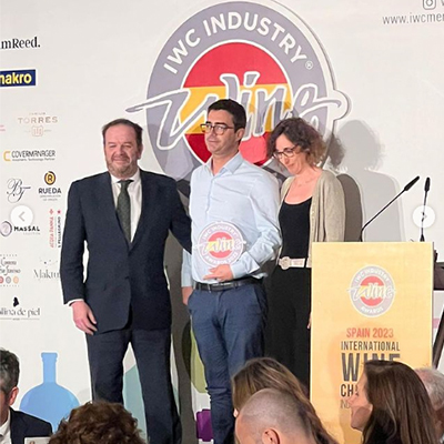 Acipmar's tweet photo. Felicitamos a nuestros asociado @bodegacabanyal  por haber obtenido el título de Mejor Bar de Vinos de España! de @WineChallengESP https://t.co/QHysCCuY0j