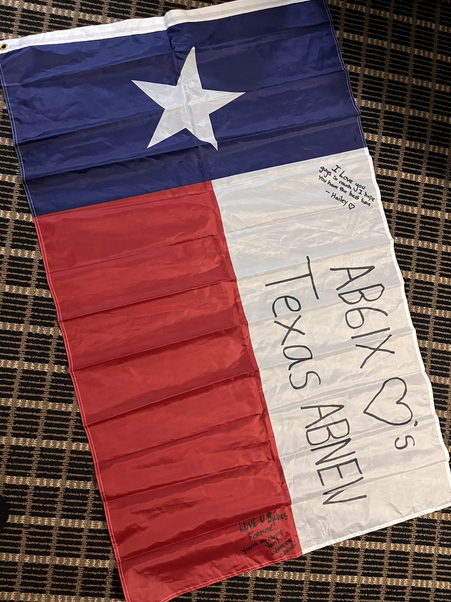 hmgeren's tweet photo. Dallas ABNEW, this is the fit! Come find me to sign our Texas flag and grab a freebie from me. 🤭

#abnew #ABNEW #Ab6IX #ab6ix #thefuturetour #ab6ixtour #ab6ixindallas #AB6IX_IN_DALLAS https://t.co/NrX3zyWc1T