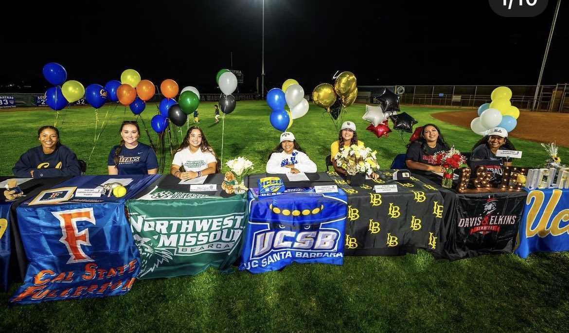 asogsti_sb's tweet photo. What an honor to sign my NLI  to Cal State Fullerton 🐘 under the lights @PacHS_Softball ! So many memories made on this field with my softball sisters🫶🏻🥎 Wishing you all very best! #TUSKSUP @maliacuevas2024 @kcounts9 @KaniyaBragg @D_maae32 @2024BrynneNally _Sam Milligan https://t.co/wfRn8aOPY1