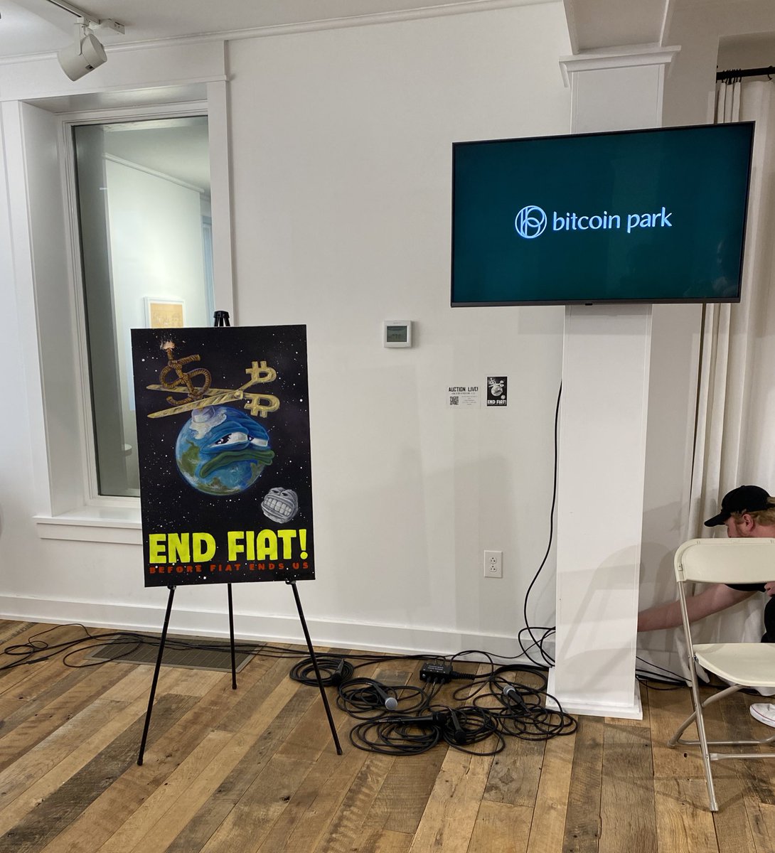 YungGucciT's tweet photo. THE AUCTION IS STARTING SOON! https://t.co/IKDreCLLss