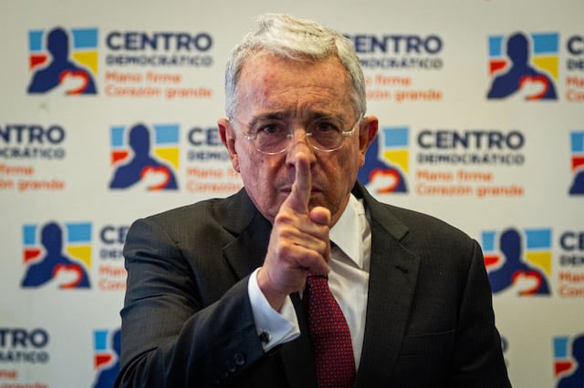 Reacción Nacional (@rnacional_news) on Twitter photo ¿Quien anhela nuevamente la seguridad de Álvaro Uribe Vélez <a href="/AlvaroUribeVel/">Álvaro Uribe Vélez</a>? 🔁 🇨🇴 ¿Quien anhela nuevamente la seguridad de Álvaro Uribe Vélez <a href="/AlvaroUribeVel/">Álvaro Uribe Vélez</a>? 🔁 🇨🇴