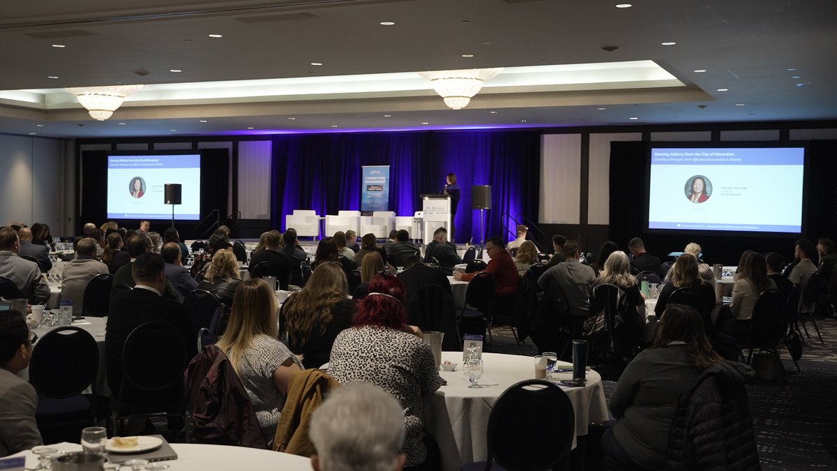 ConnectPSN's tweet photo. FULL HOUSE today at our Public Sector Innovation Show Alberta in Edmonton! Thank you everyone for joining us! #PSISAlberta #PSNInnovation #GovernmentInnovation https://t.co/s7P09LLPSt