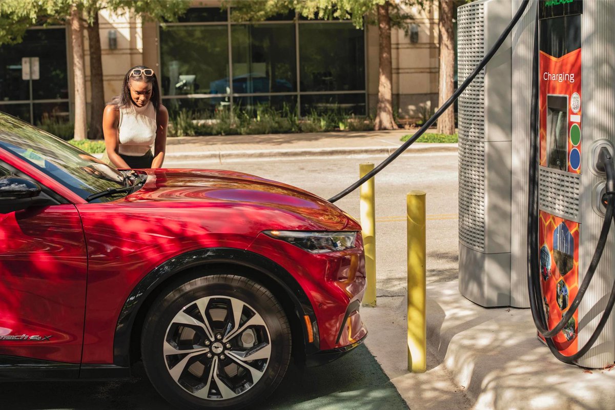Ford expands #BlueOval Charge Network by 25% in North America with 106K+ chargers, adding <a href="/Francis/">francis basco</a> Energy, @Blink, &amp; <a href="/RedE/">Deepti Reddy</a>. Over 10K new chargers, 550+ DC fast chargers, now available with #FordPass for easy route planning &amp; payment in the U.S. &amp; Canada. #EVcharging