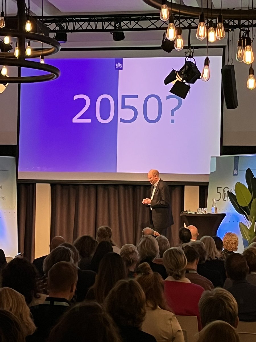 Uit toekomstverkenningen van het #SCP blijkt dat maatschappelijke ontwikkelingen meer invloed hebben op het #vertrouwen dat mensen in de toekomst zullen hebben dan demografische veranderingen. Goed om rekening mee te houden.
#samenleven #50jaarSCP