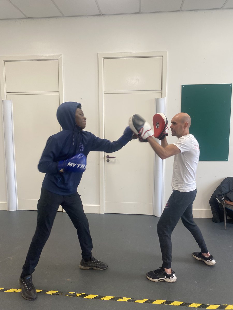 stuhalloffamers's tweet photo. Got the main man working today two weeks in a row well done Y/P brilliant work @EvolveAltEd @stuskithechamp #boxingworks #sporthelps #NextGeneration https://t.co/VDW02foeEu