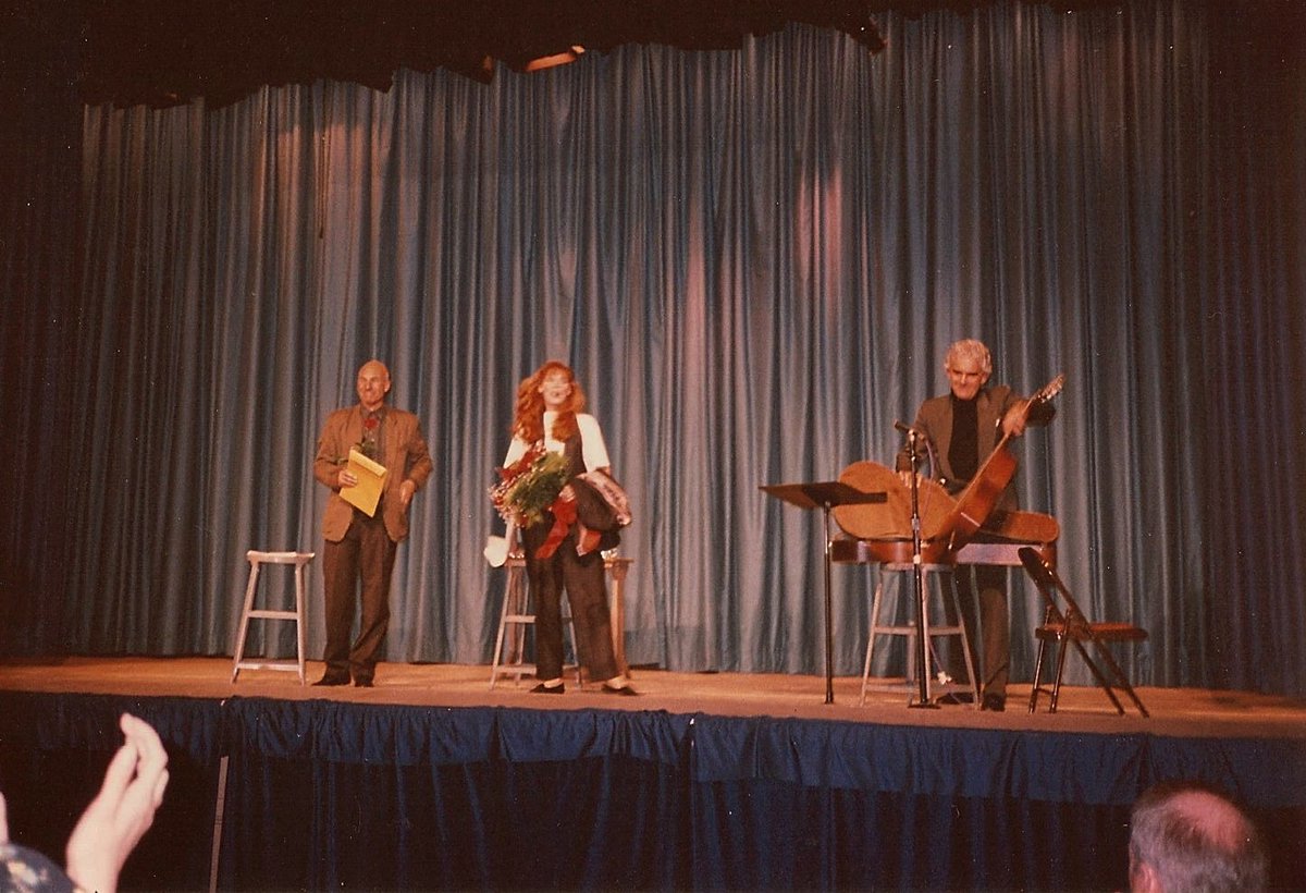 Curatin call for 'So Many People Have Heads' Los Angeles 1990
#patrickstewart #gatesncfadden #charleskeating #tbt #forgottenphotos #35mm #photography