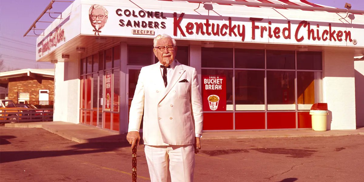 Since it is #NationalFriedChickenDay, just a reminder that in 1965 Colonel Sanders moved to Mississauga, Ontario and bought a simple bungalow at 1337 Melton Drive in the Lakeview area
He moved to oversee his Canadian franchises.
He lived there until his death in 1980.