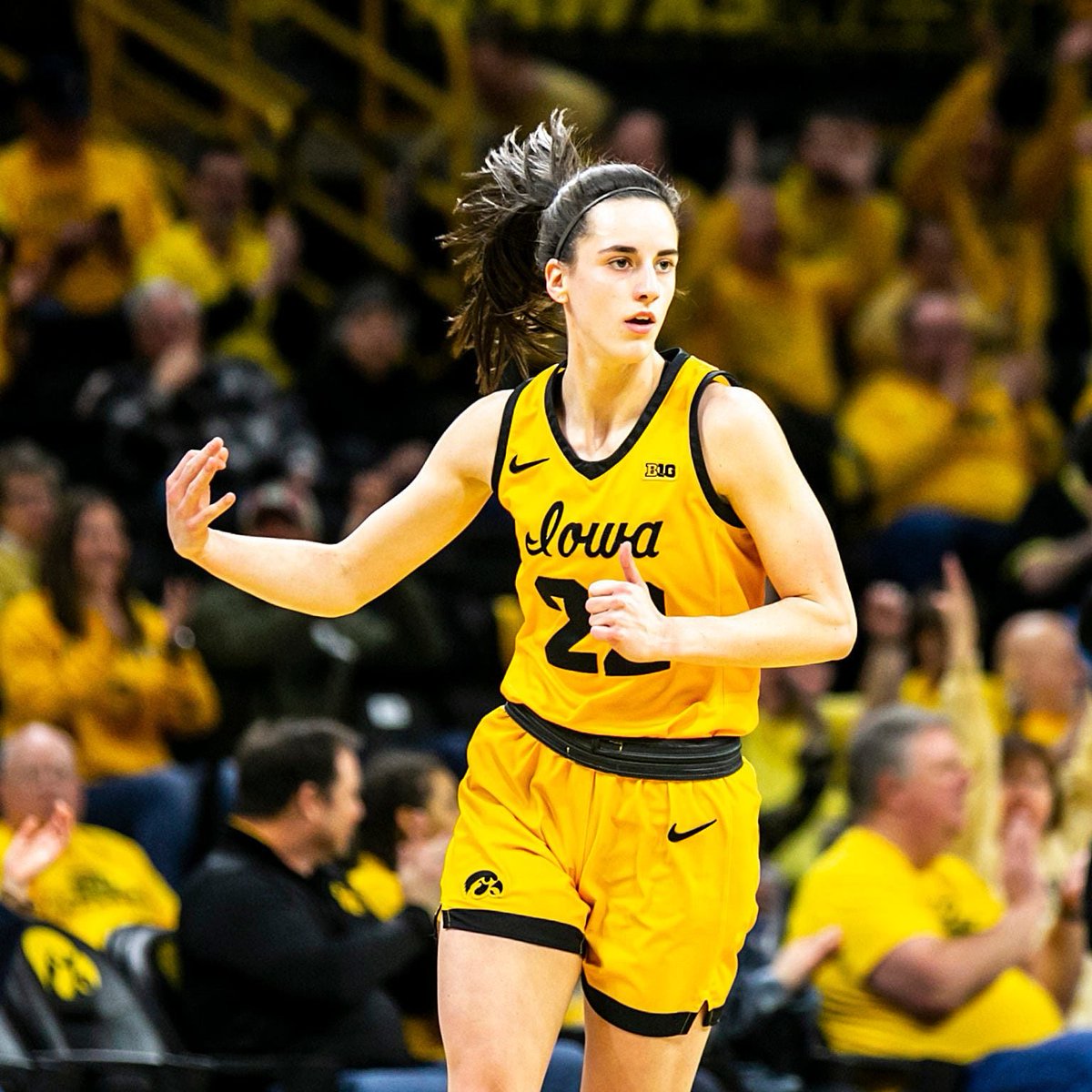kellygramlich's tweet photo. This point guard matchup tonight 🔥

Caitlin Clark: 29.6 PPG vs AP Top-10 teams in her career, highest career PPG vs Top 10 teams in DI over the last 25 seasons

Georgia Amoore: 22.3 PPG + 38 threes in eight ACC &amp; NCAA tournament games combined last season

8 PM on ESPN2 🍿 https://t.co/XL3gyFCkgu