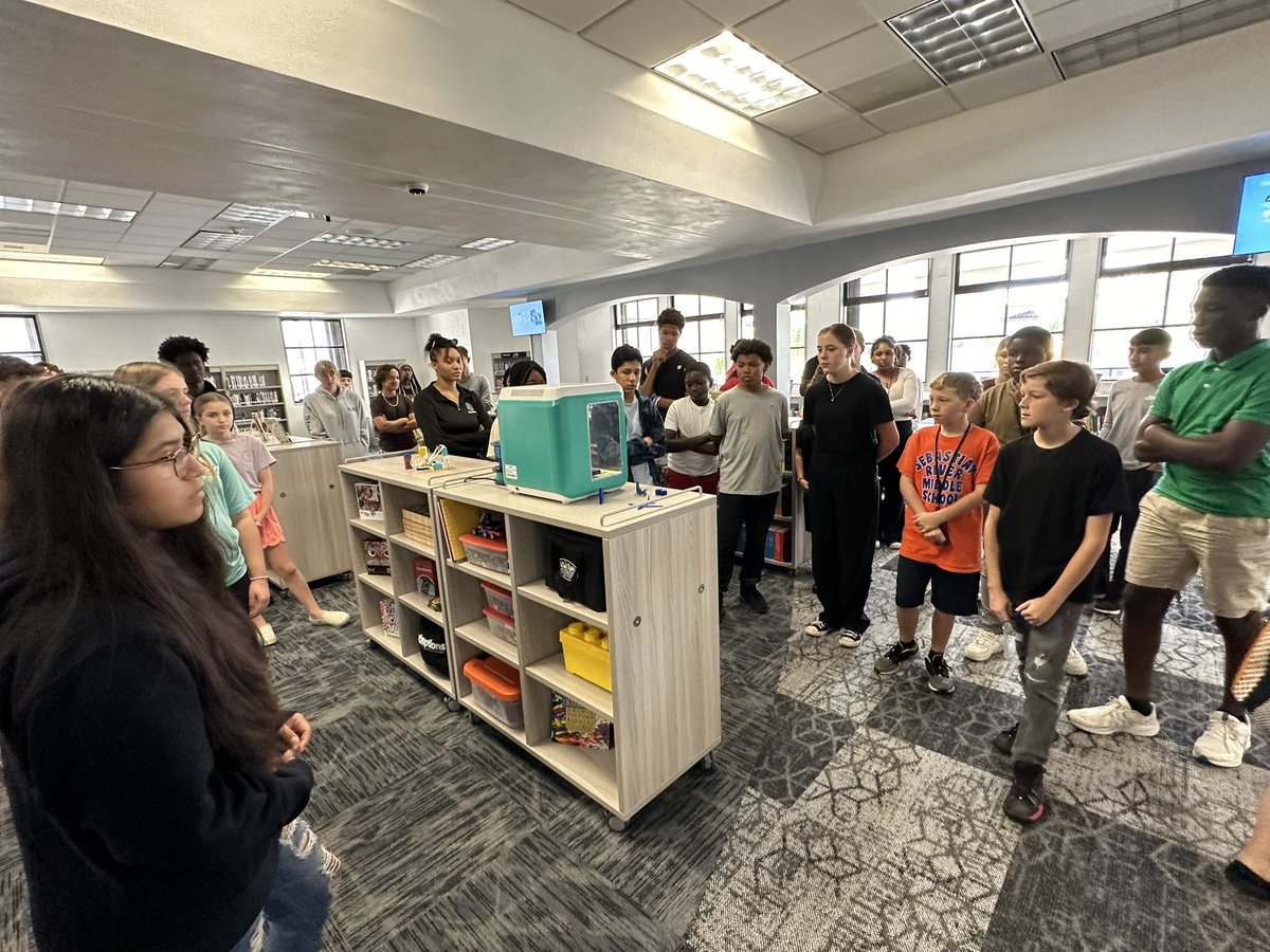 MySDIRC_SUP's tweet image. The Superintendent’s Student Advisory Council is getting a special sneak peek preview of the new SRHS Media Center ahead of the grand opening next week!